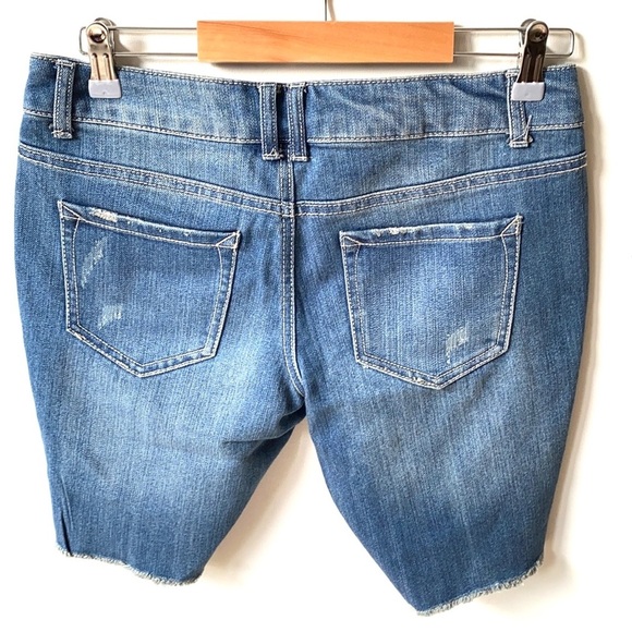 Mossimo Supply Co. raw hem distressed denim blue shorts, Size 7 - Picture 6 of 6